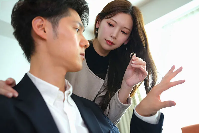 Vợ yêu đi đi chơi, ông xã ở nhà bị nhỏ em cô vợ gạ quan hệ không trượt phát nào